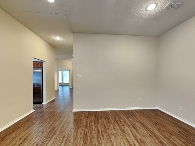 Building Photo - 6937 Meandering Creek Ln