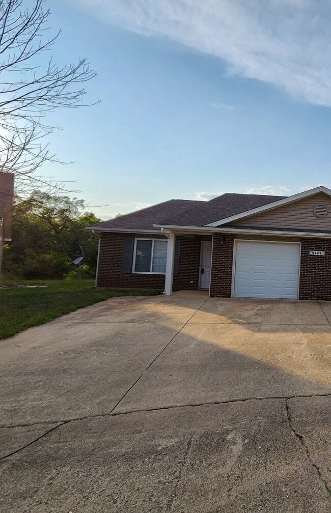 Building Photo - 24498 Tupelo Ln