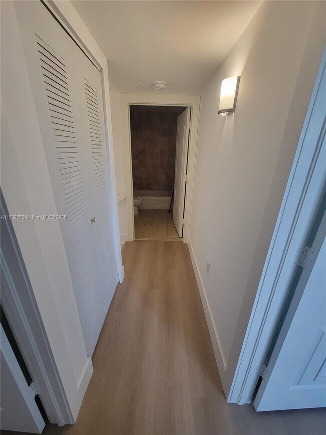 Building Photo - 357 N Royal Poinciana Blvd