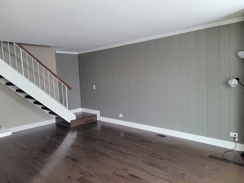 Building Photo - 362 Farmingdale Cir