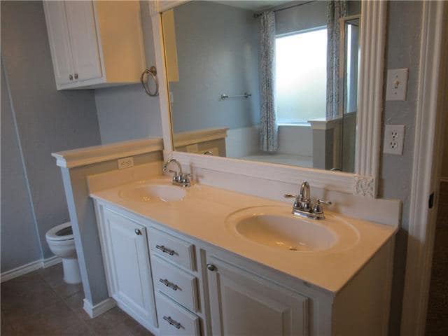 Building Photo - 4411 Shady Elm Dr