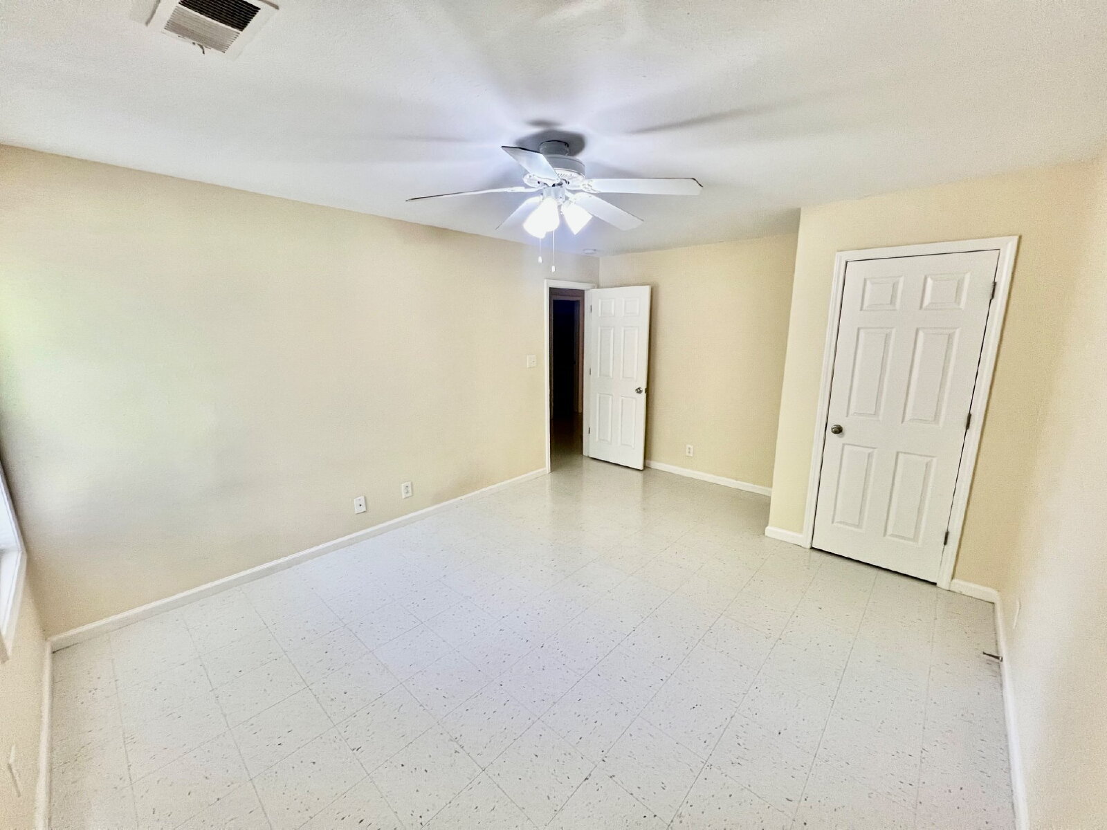 Building Photo - 9063 Pembroke Oak Grove Rd