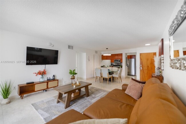 Building Photo - 1200 Brickell Bay Dr