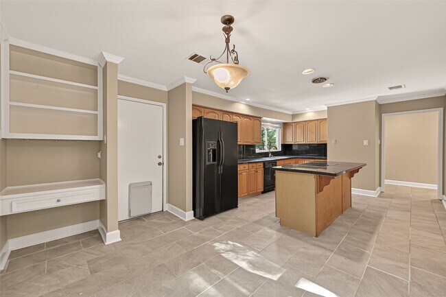 Building Photo - 11923 Briar Forest Dr