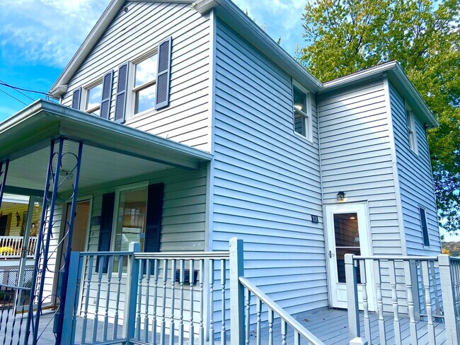 Building Photo - 218 Highland Ave