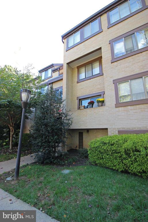 Building Photo - 1662 Parkcrest Cir