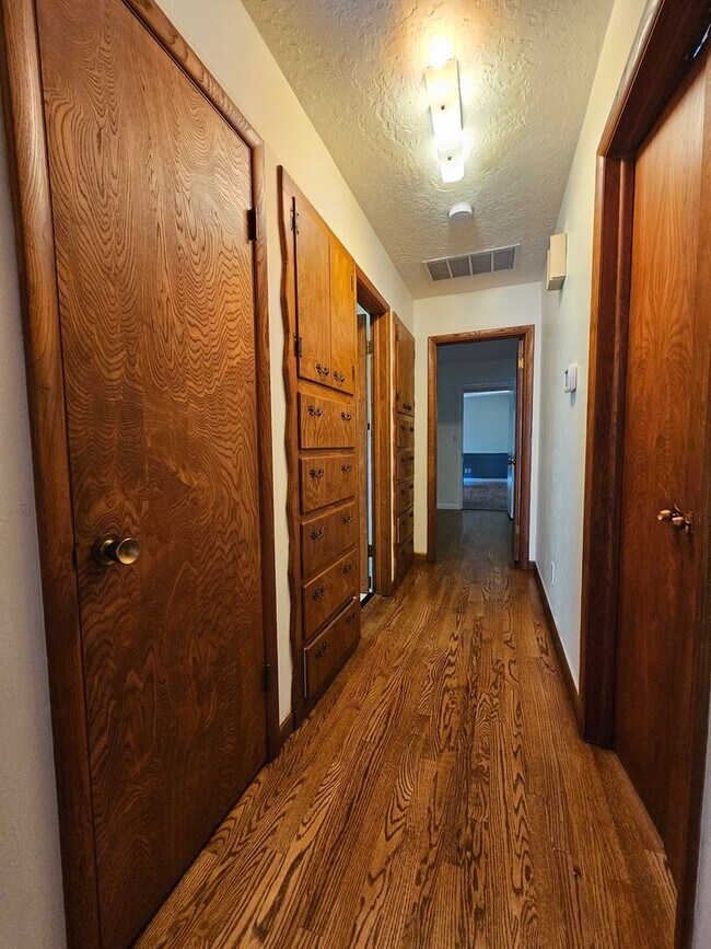 Building Photo - (3) Bed/(2) Bath with Storm Shelter and Mo...