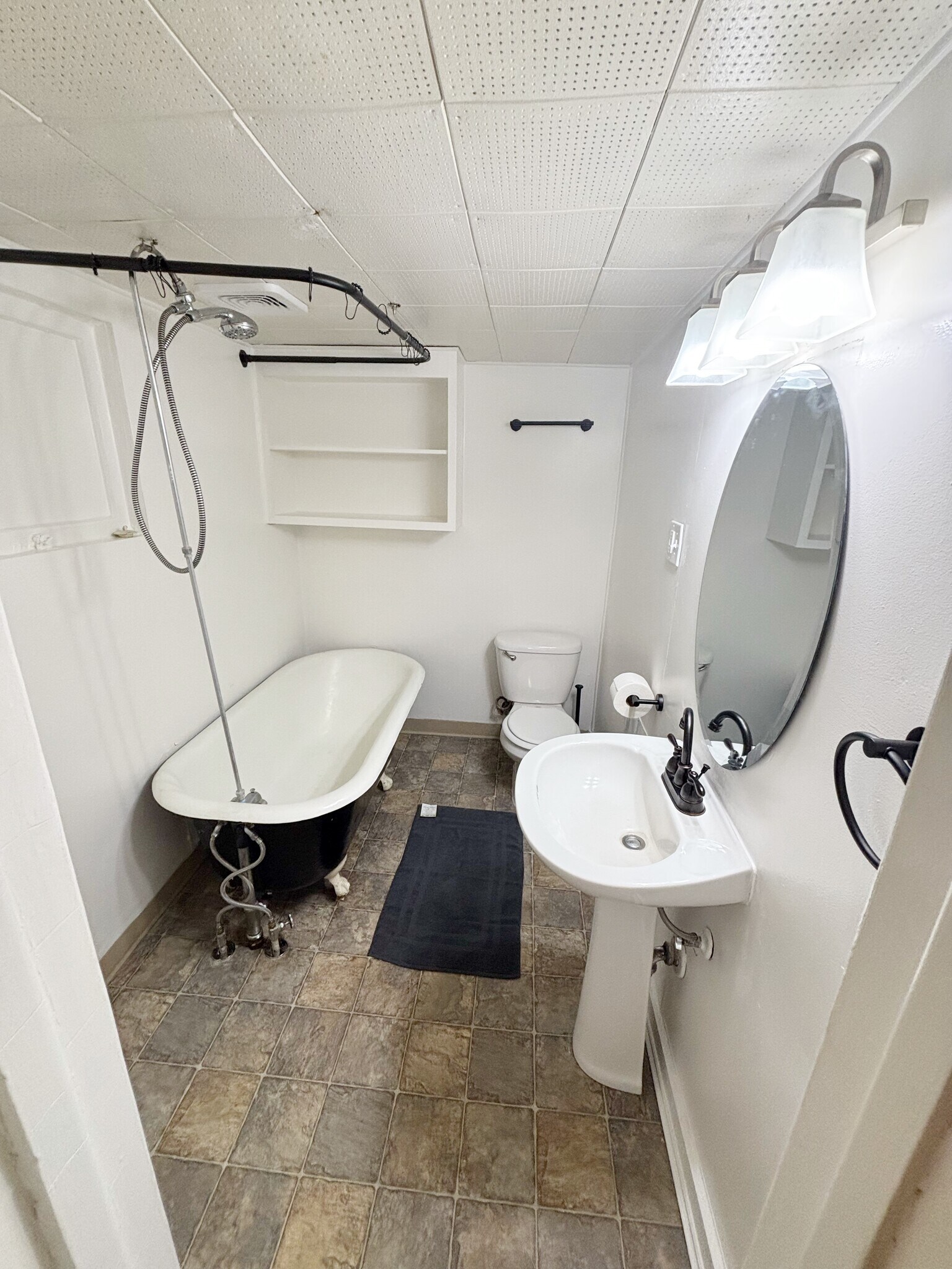 Building Photo - 310 SE Spring St