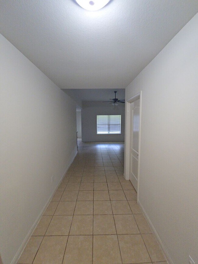 Building Photo - 2303 Golden Brandy Ln