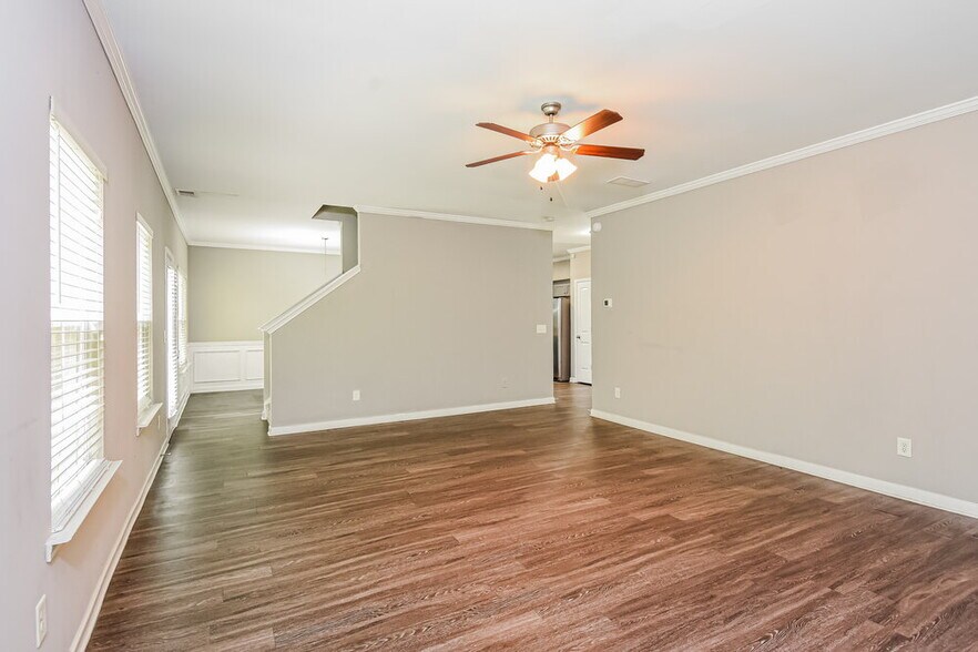 Building Photo - 466 Fieldcrest Dr