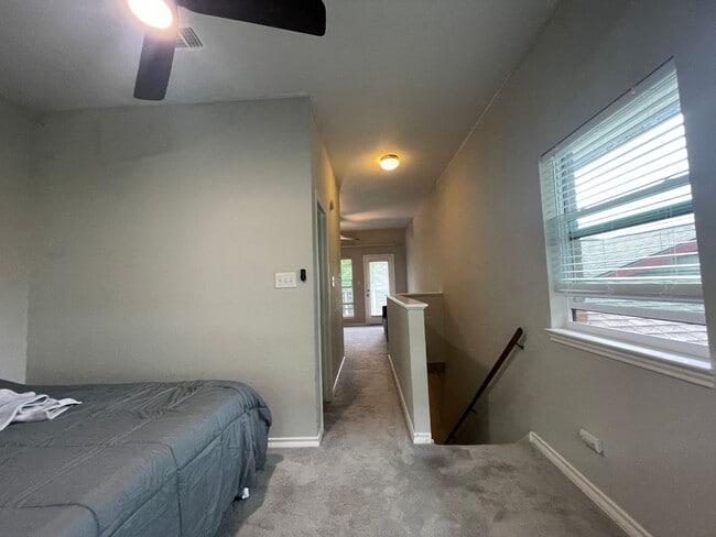 Building Photo - Two Story 1bd/1ba Condo Available Now in T...