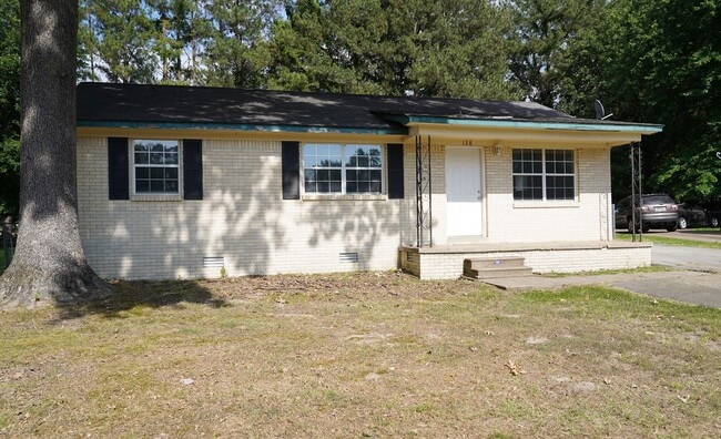 Building Photo - Charming Home in Ideal Location!