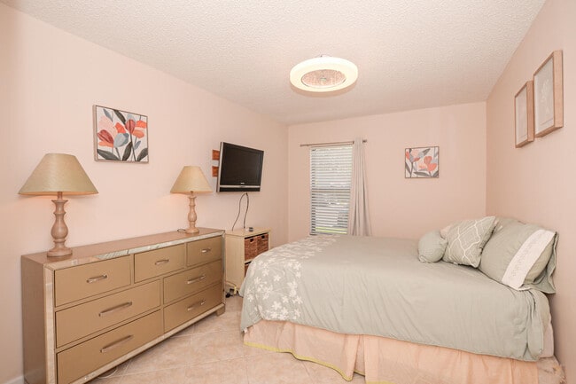 Building Photo - 3970 NW Cinnamon Tree Cir