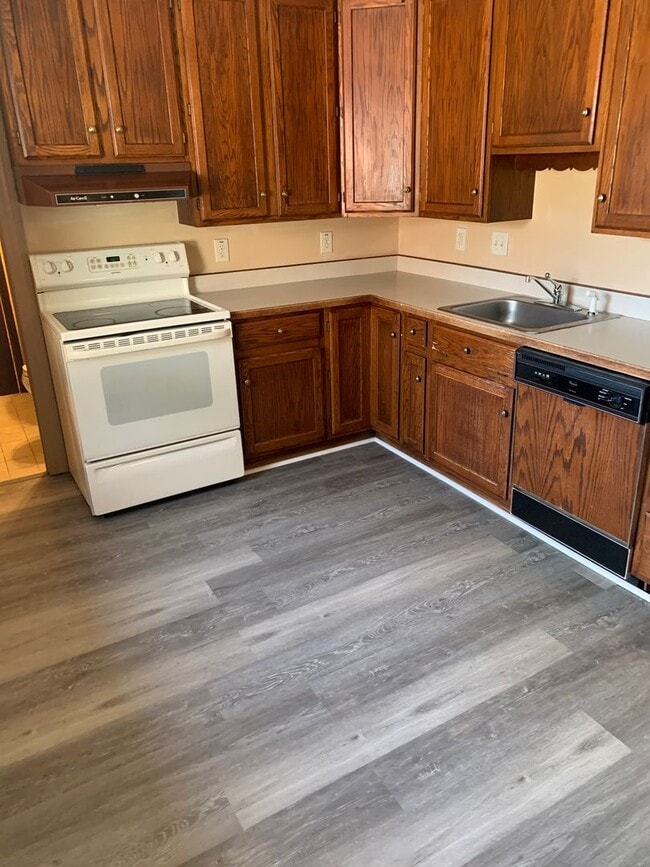 Building Photo - Three Bedroom One and a Half Bath Ranch Home in Delhi