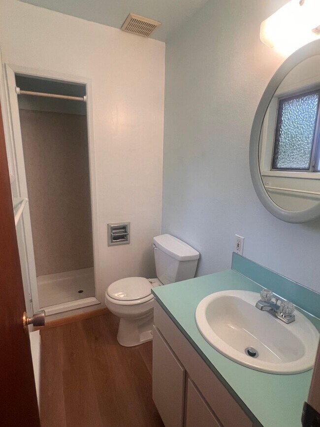 Building Photo - Holiday Savings - $500 Off 1st Months's Rent - Charming 3bd/2 Home