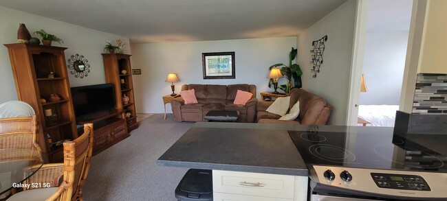 Building Photo - 84 Pukihae St