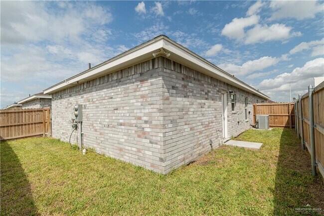 Building Photo - 21 W Kohala Ave