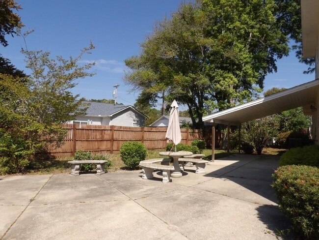 Building Photo - 917 9th Ave S