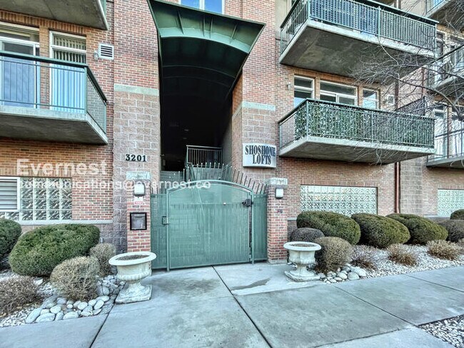 Building Photo - 3201 Shoshone St