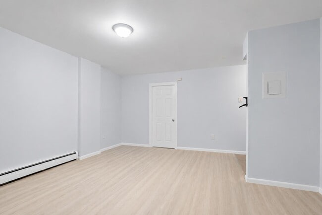 Building Photo - 406 7th St