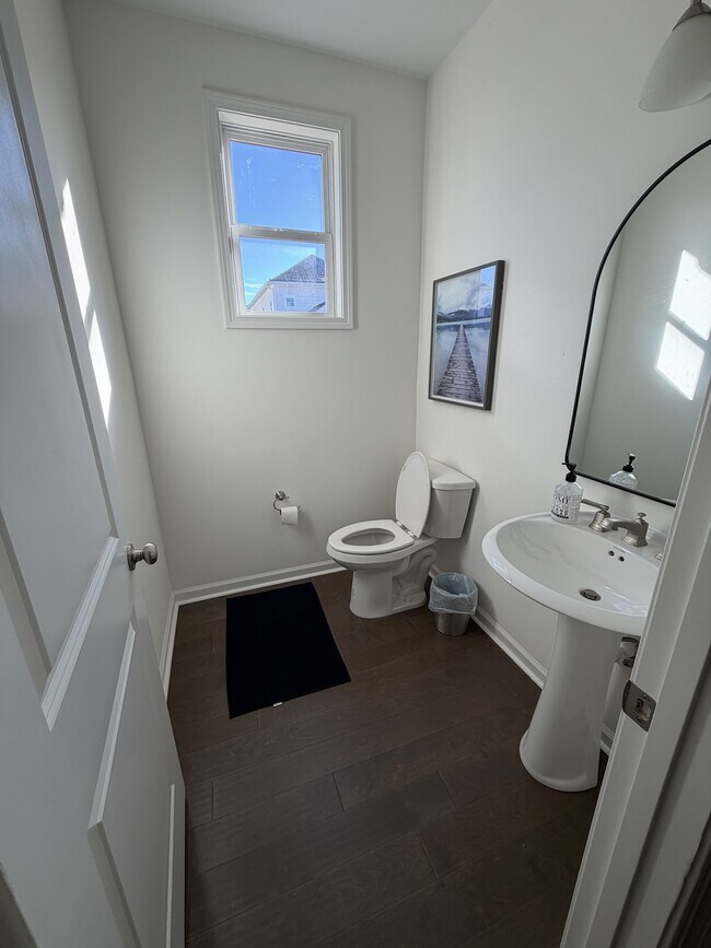 Building Photo - 215 Honeysuckle Wy