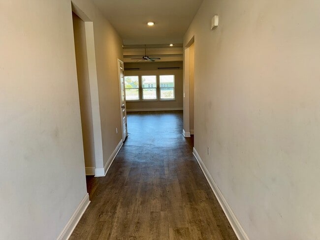 Building Photo - 145 Sandyshore Ct