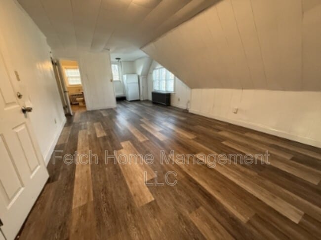 Building Photo - 825 Church St