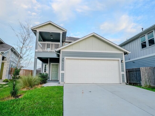 Building Photo - 10613 Harwood Overlook Cove