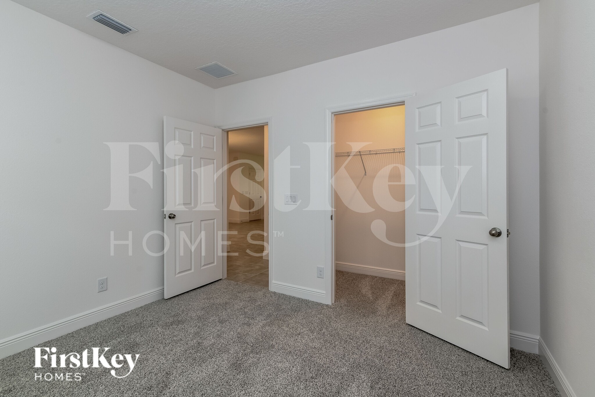 Building Photo - 705 Blackstone St