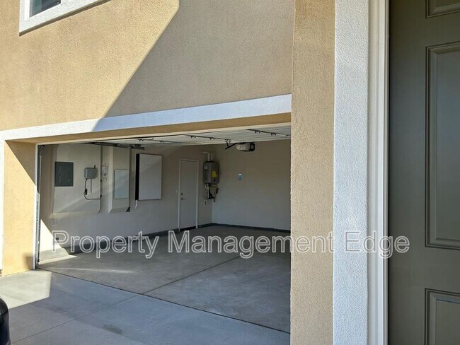 Building Photo - 30460 Arroyo Spgs St