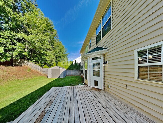 Building Photo - 7355 Sedgebrook Dr W