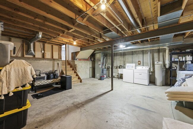 Building Photo - 16505 Timberview Dr