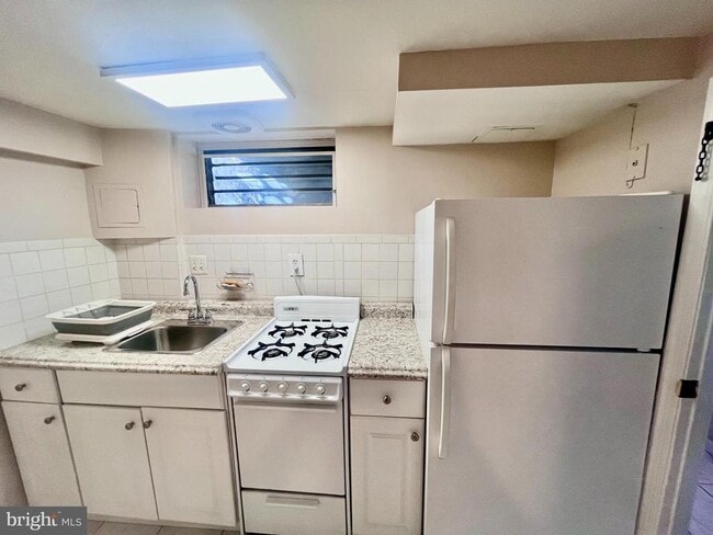 Building Photo - 628 N Columbus St