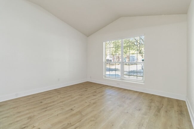 Building Photo - Gorgeous 3 bedroom, 2 bath home with a study near the Forum & Randolph AFB!