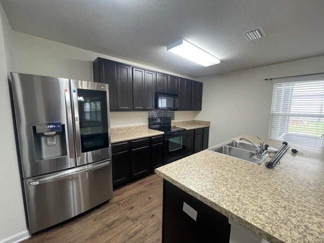 Building Photo - 4893 Kensington Ln