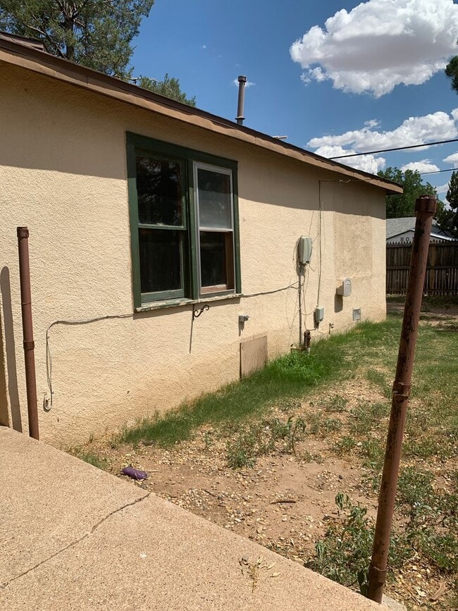 Building Photo - 142 S Indio Ave