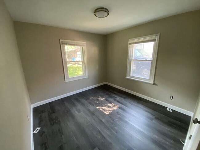 Building Photo - 477 Mueller Ave