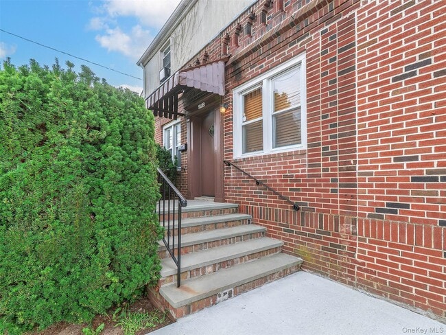 Building Photo - 92 Elm Ave