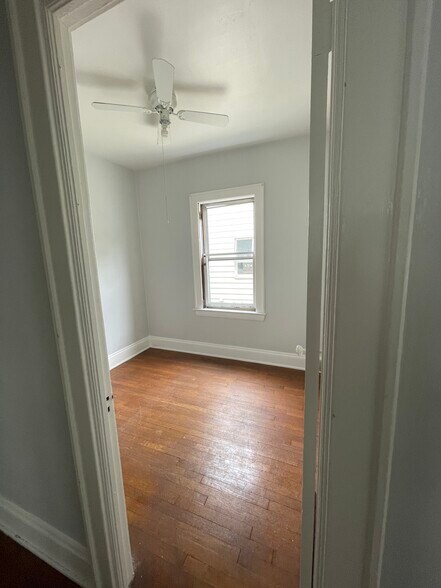 Room 2 - 2654 E 130th St