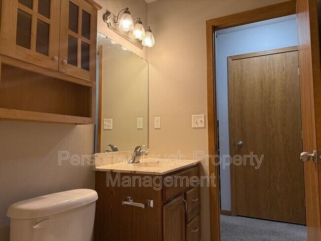 Building Photo - 2510 Amber Valley Ct S