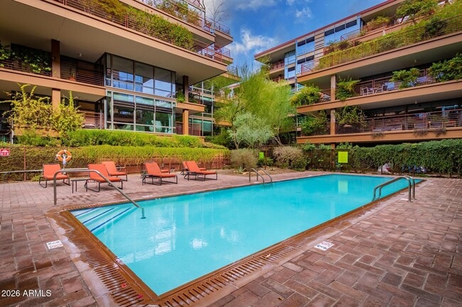 Building Photo - 7117 E Rancho Vista Dr