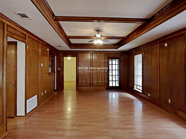 Building Photo - Lovely home in the heart of Blue Ridge