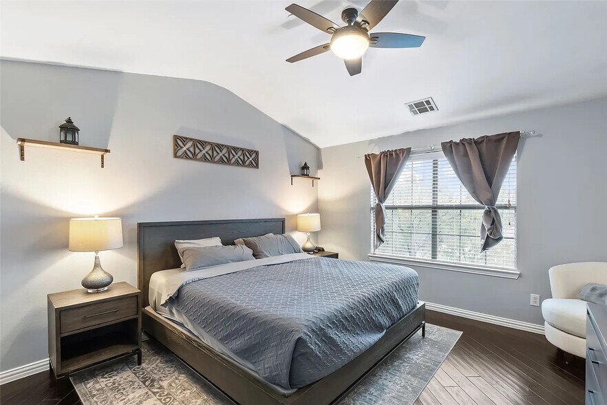 Building Photo - Room in Townhome on Chase Ln