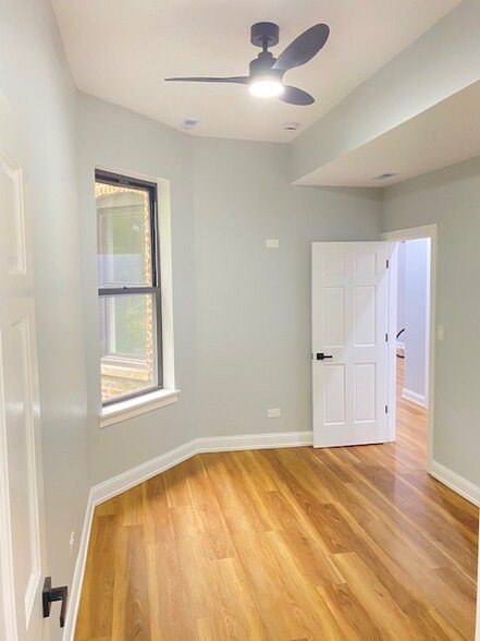 Building Photo - 1305 E 69th St