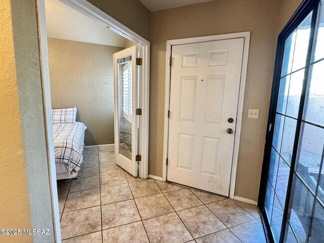 Building Photo - 4281 N River Grove Cir