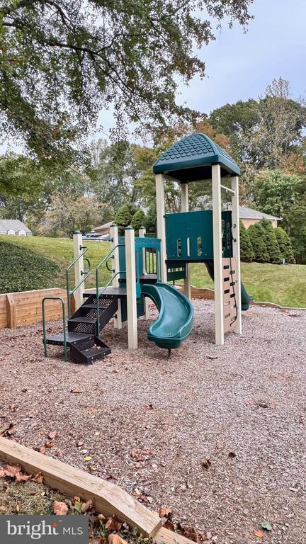 Building Photo - 5817 Cove Landing Rd