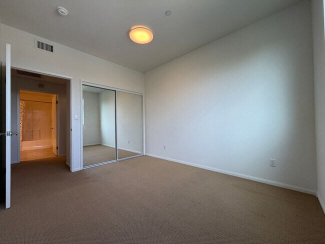 Building Photo - 13941 Sherman Way