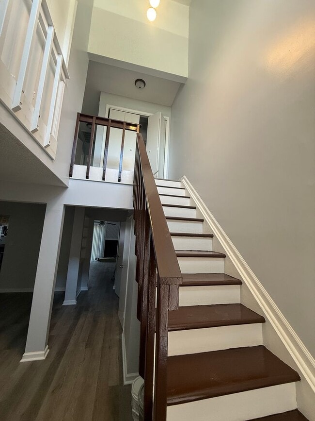 Building Photo - Stunning 3 Bedroom 2.5 Townhome Located in...