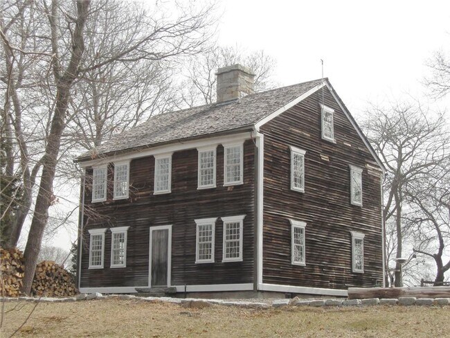 Building Photo - 245 Cove Point Rd W