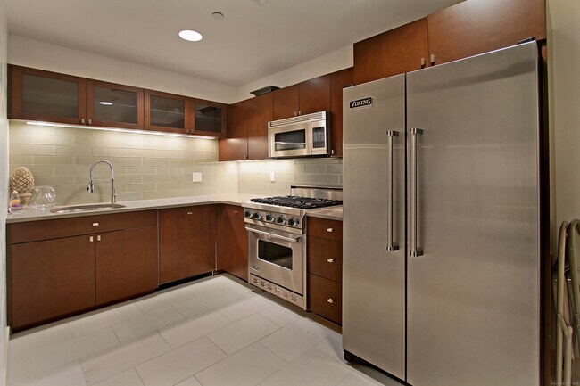 Building Photo - 100 Parrott Drive